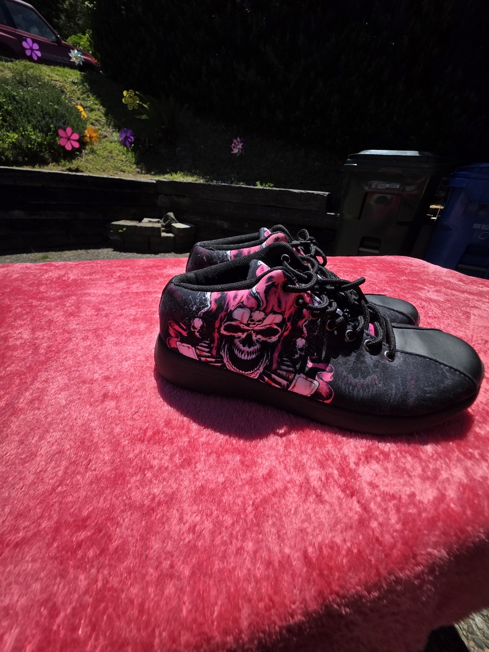 Women's Black & Pink Skull Graphic Lace-Up Sneakers